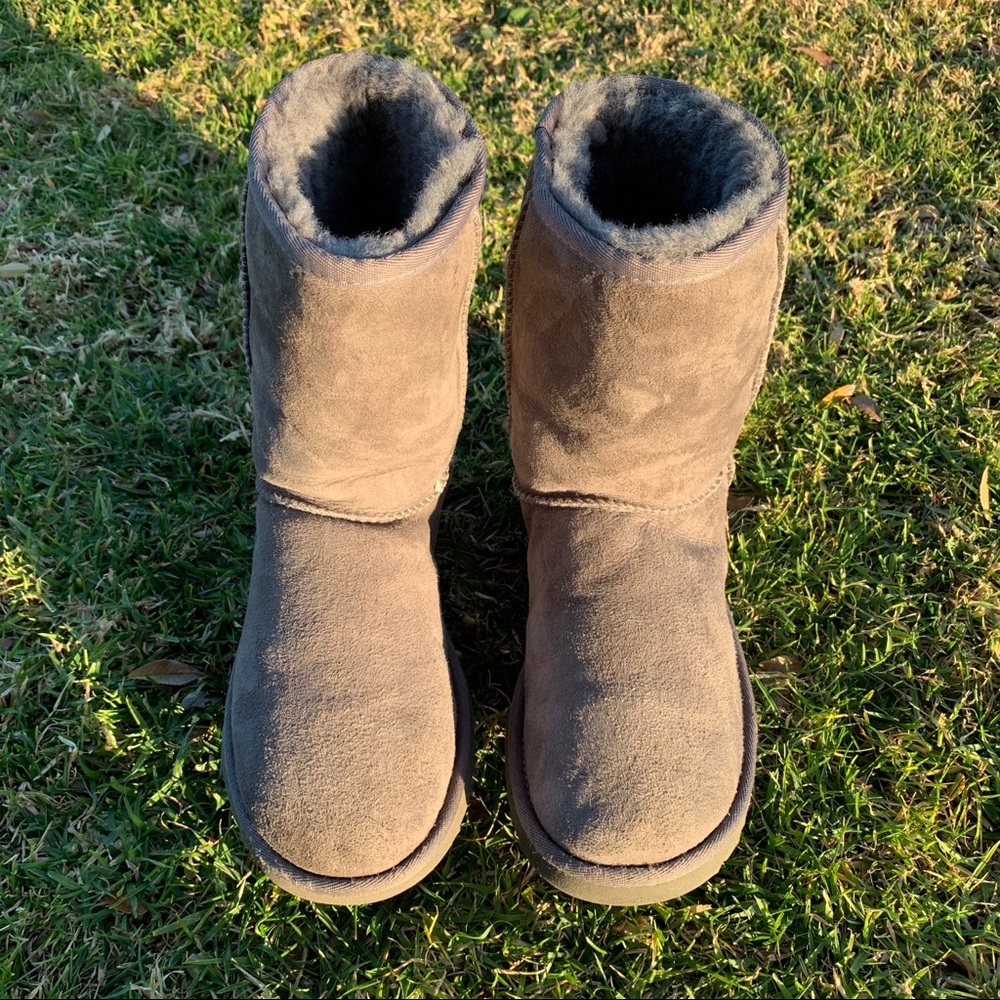 UGG 🔴 Classic Gray Boots